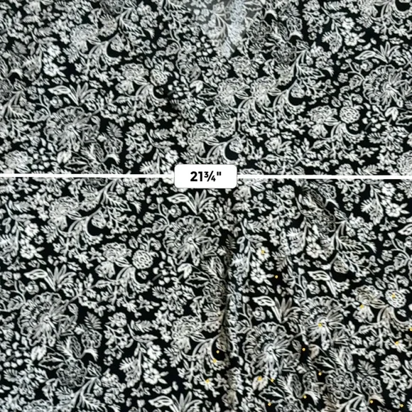 Lane Bryant Black & White Paisley V-Neck Top Size 18/20 - Picture 2 of 7